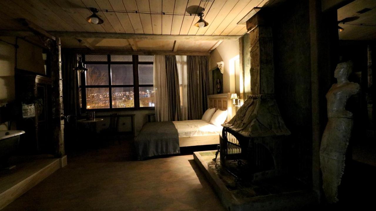 Artists In Hotel 2*